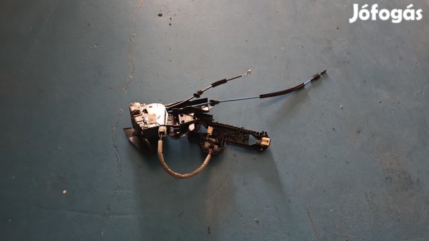 Bal hátsó ajtózár A2047303935 eladó