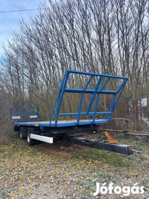 Bála szállító pótkocsi