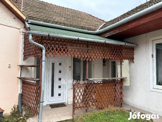 Balassagyarmati 74 nm-es ház eladó