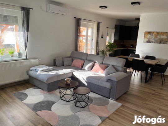 Balassagyarmaton eladó felújított családi ház!