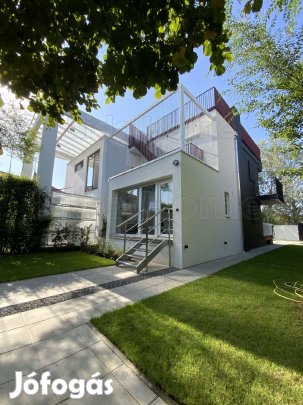 Balaton parti, panorámás ház eladó Zamárdiban