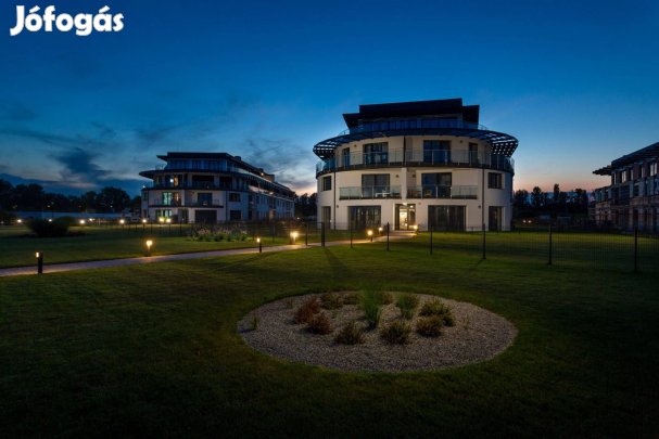 Balaton parti lakás, vállalkozással együtt eladó