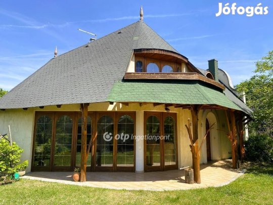 Balatonakarattyai 178 nm-es ház eladó