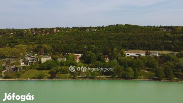 Balatonakarattyai 2528 nm-es telek eladó