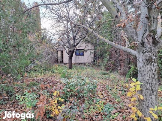 Balatonakarattyai 584 nm-es telek eladó