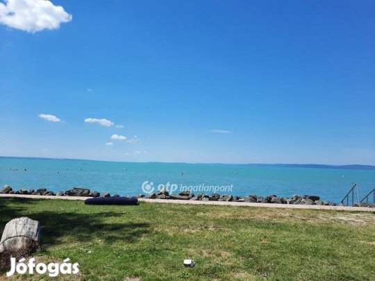 Balatonakarattyai 87 nm-es lakás eladó