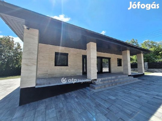 Balatonakarattyai eladó 126 nm-es ház