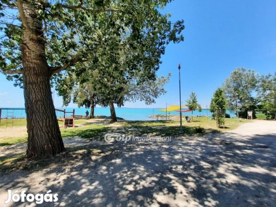 Balatonakarattyai eladó 56 nm-es lakás