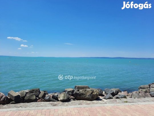 Balatonakarattyai eladó 65 nm-es lakás