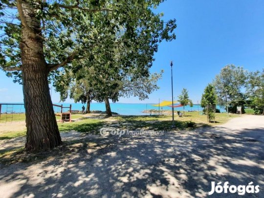 Balatonakarattyai eladó 75 nm-es lakás