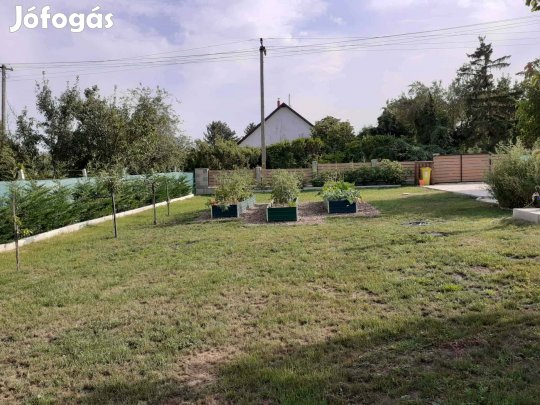Balatonalmádiban szép rendezett telek eladó