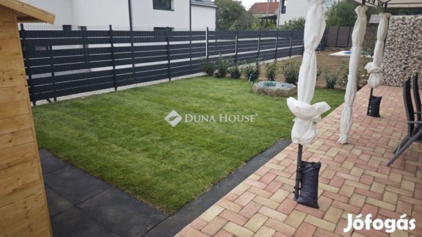 Balatonalmádii 115 nm-es lakás eladó