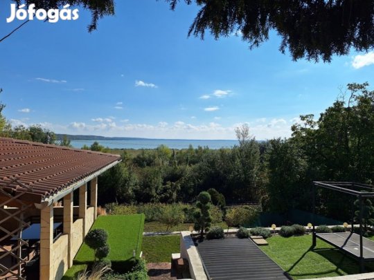 Balatonalmádii 52 nm-es ház eladó