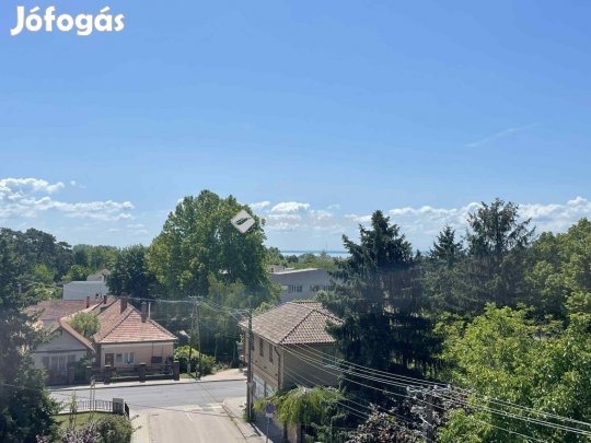 Balatonalmádii 71 nm-es lakás eladó