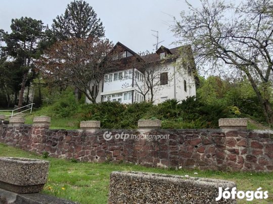 Balatonalmádii eladó 368 nm-es ház