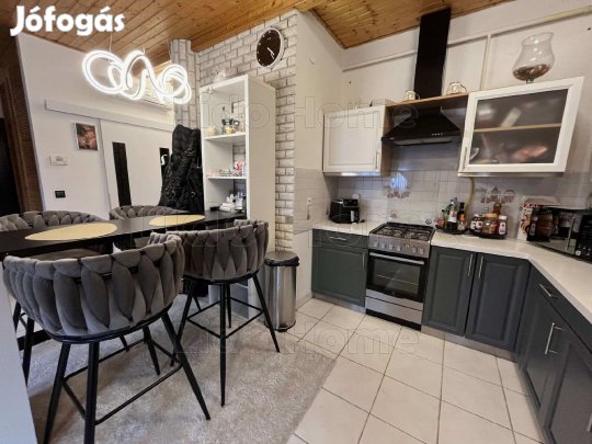 Balatonboglár központjában felújított 67 m2-es lakás