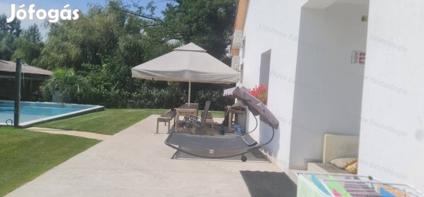 Balatonbogláron egyedi ritkaságnak számító apartmanház eladó!