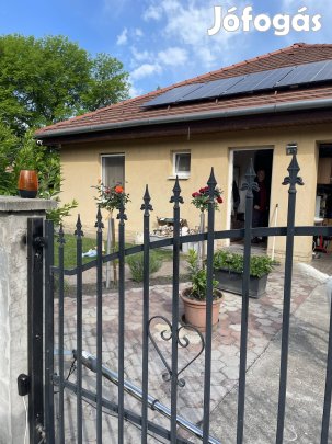 Balatonfenyves központjában apartman kiadó!