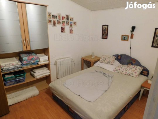 Balatonfenyvesen lakóház, két lakás 1 telken! Hitelezhető!