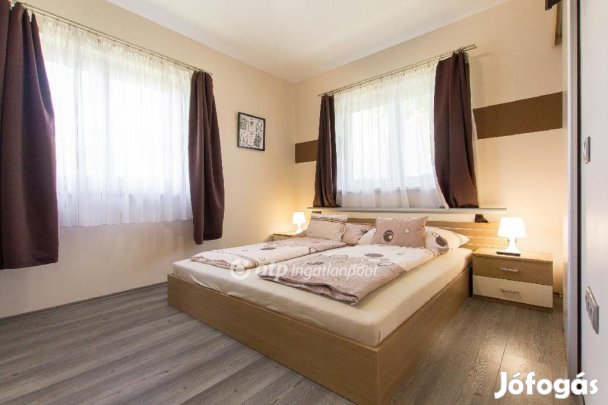 Balatonfenyvesi 285 nm-es ház eladó