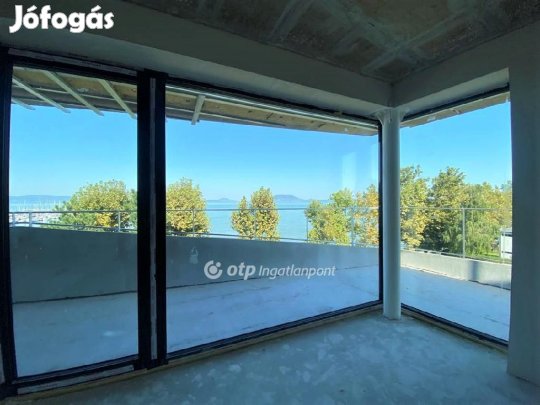 Balatonfenyvesi 33 nm-es lakás eladó