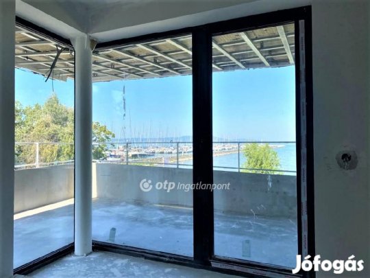 Balatonfenyvesi eladó 35 nm-es lakás
