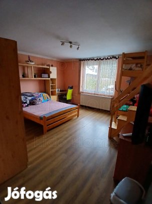 Balatonfőkajáron otthonos családiház eladó! Rövid időn belül