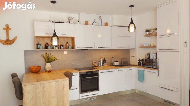 Balatonföldvár, Helka utca, 57 m2-es, társasházi lakás, 2 szobás