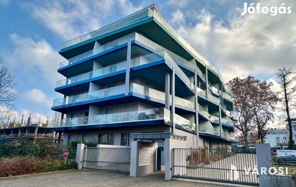 Balatonföldváron 1. emeleti luxuslakás eladó!