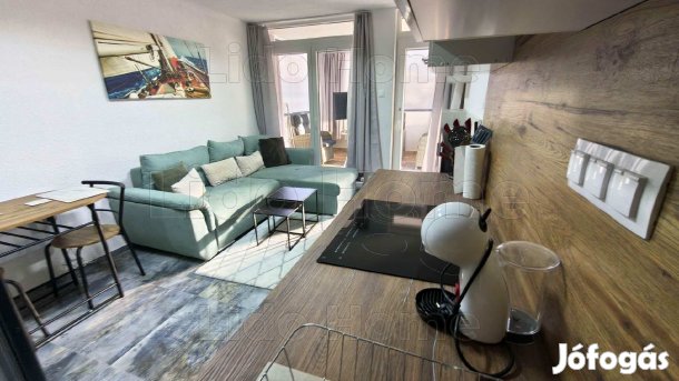 Balatonföldváron felújított apartman eladó