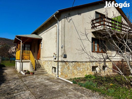 Balatonfüreden Felújítandó Ikerház eladó!