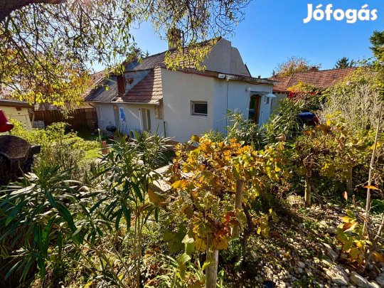 Balatonfüreden családi ház különálló apartmannal eladó!