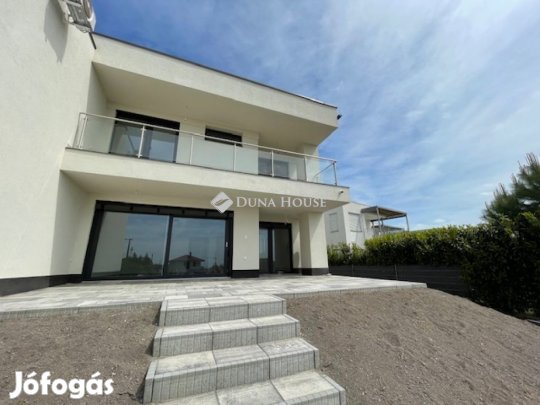 Balatonfüredi 189 nm-es ház eladó