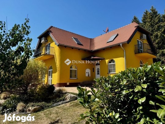 Balatonfüredi 345 nm-es ház eladó