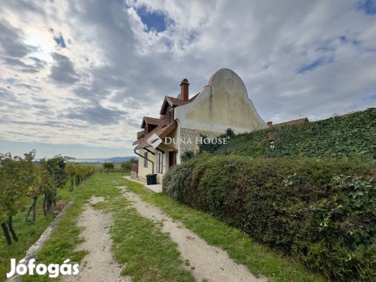 Balatonfüredi eladó 210 nm-es ház
