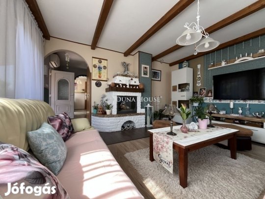 Balatonfűzfői 162 nm-es ház eladó