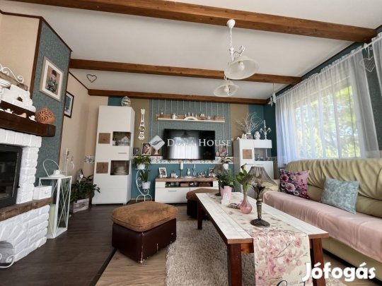 Balatonfűzfői 162 nm-es ház eladó