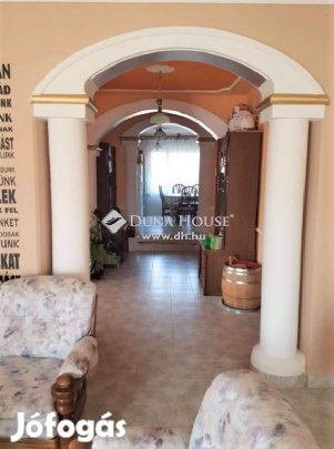 Balatonfűzfői eladó 350 nm-es ház