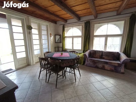 Balatoni panorámás nyaraló/présház borospincével, Dörgicsén eladó