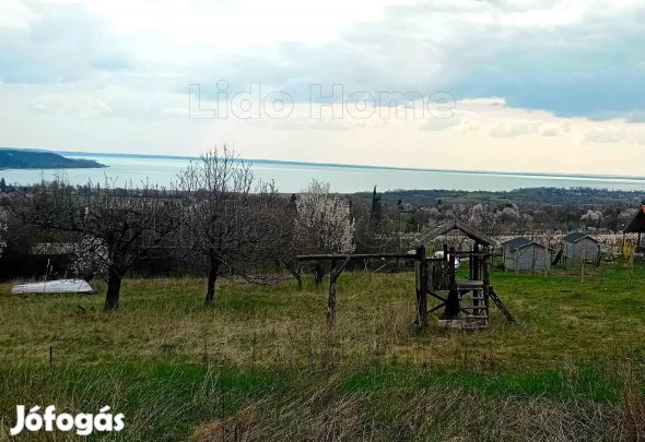 Balatoni panorámás telek Almádiban!