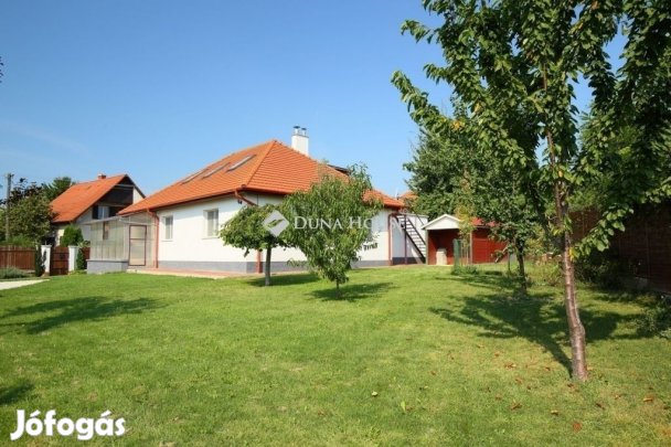 Balatonkenesei 140 nm-es ház eladó