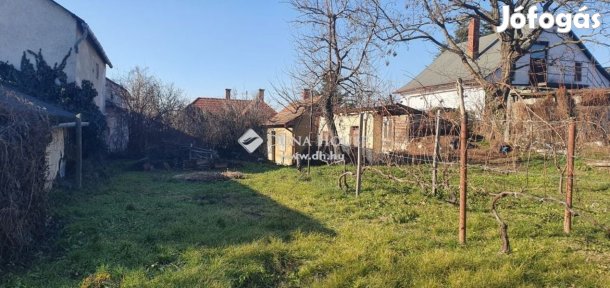 Balatonkenesei 60 nm-es ház eladó