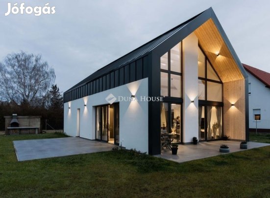 Balatonkeresztúri 154 nm-es ház eladó
