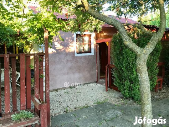 Balatonkeresztúri 18 nm-es ház eladó