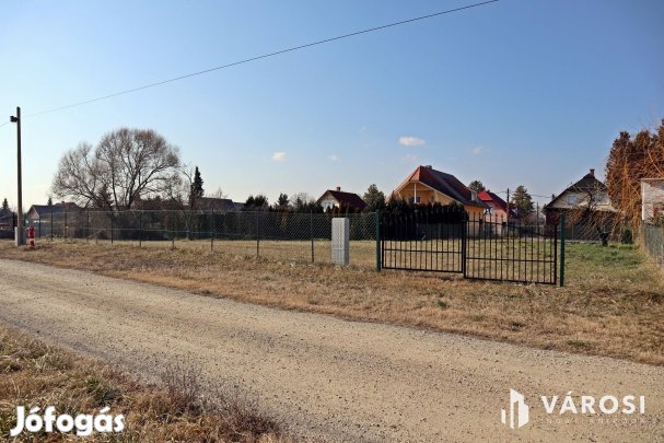 Balatonkeresztúron közművesített építési telek