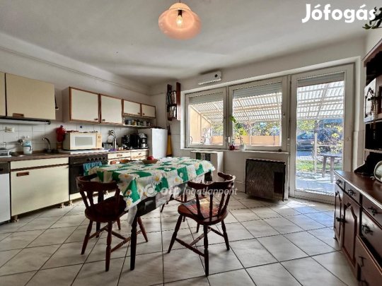 Balatonlellei 104 nm-es ház eladó