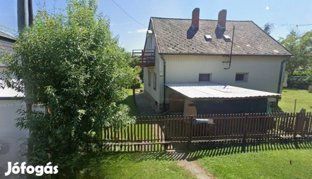 Balatonon Gyenesdiáson Családi ház,nyaraló eladó