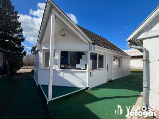 Balatonparti vendéglátó egység