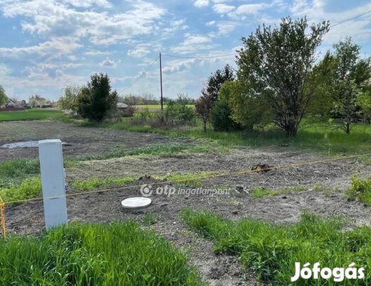 Balatonszabadii eladó 1079 nm-es telek