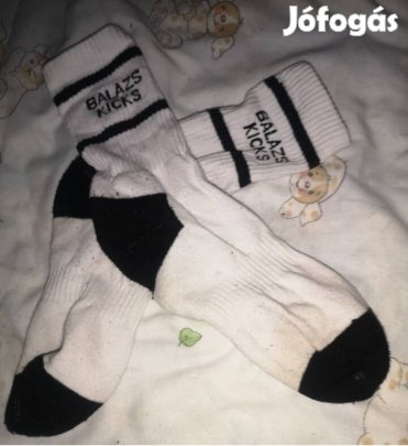 Balázs kicks fehér fekete zokni féláron